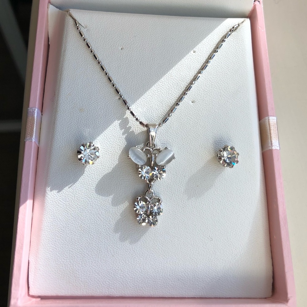 Pearl Diamond Butterfly Necklace Earrings Gift Set